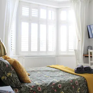 Stylish Ensuite 15 Mins To London