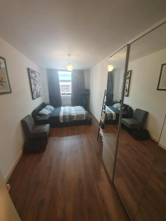 Проживание в семье Double Room With Shared Bathroom Лондон